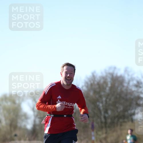 06.04.2025 - 44. Internationalen Wilhelmsburger Insellauf Jannik Wohlers http://msf.ph/oto/7620006 06.04.2025 10:05:19 Laufen  meine-sportfotos.de