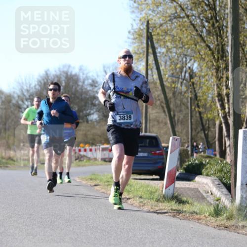 06.04.2025 - 44. Internationalen Wilhelmsburger Insellauf Jannik Wohlers http://msf.ph/oto/7620102 06.04.2025 10:05:39 Laufen 3839 meine-sportfotos.de