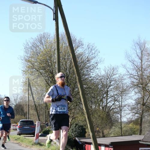 06.04.2025 - 44. Internationalen Wilhelmsburger Insellauf Jannik Wohlers http://msf.ph/oto/7620124 06.04.2025 10:05:40 Laufen 31, 4323, 3839 meine-sportfotos.de
