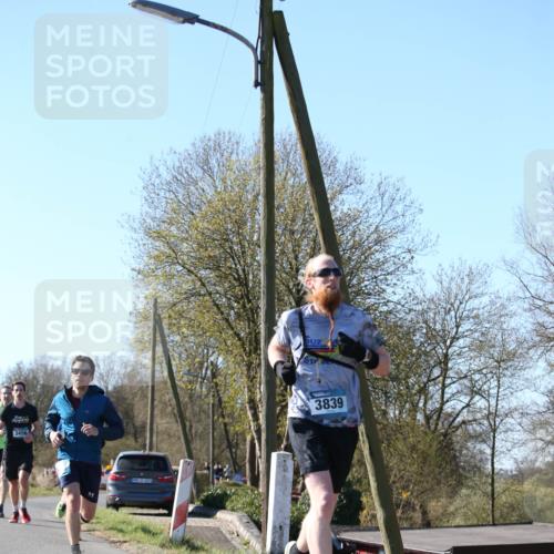 06.04.2025 - 44. Internationalen Wilhelmsburger Insellauf Jannik Wohlers http://msf.ph/oto/7620137 06.04.2025 10:05:41 Laufen 3456, 3839 meine-sportfotos.de