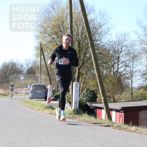 06.04.2025 - 44. Internationalen Wilhelmsburger Insellauf Jannik Wohlers http://msf.ph/oto/7620450 06.04.2025 10:06:39 Laufen  meine-sportfotos.de