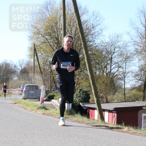 06.04.2025 - 44. Internationalen Wilhelmsburger Insellauf Jannik Wohlers http://msf.ph/oto/7620456 06.04.2025 10:06:39 Laufen 4609 meine-sportfotos.de