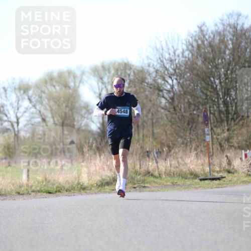 06.04.2025 - 44. Internationalen Wilhelmsburger Insellauf Jannik Wohlers http://msf.ph/oto/7620560 06.04.2025 10:07:08 Laufen 4548, 4018 meine-sportfotos.de