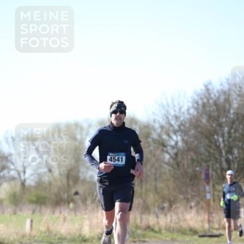 06.04.2025 - 44. Internationalen Wilhelmsburger Insellauf Jannik Wohlers http://msf.ph/oto/7620638 06.04.2025 10:07:40 Laufen 4541 meine-sportfotos.de