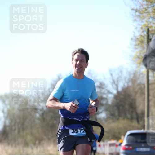 06.04.2025 - 44. Internationalen Wilhelmsburger Insellauf Jannik Wohlers http://msf.ph/oto/7620822 06.04.2025 10:08:05 Laufen 3572 meine-sportfotos.de