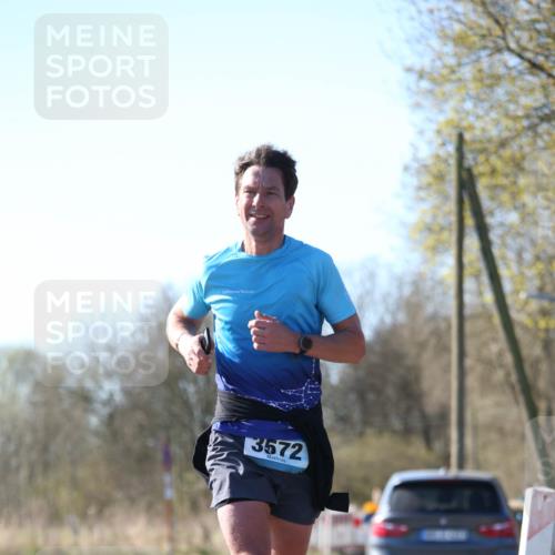 06.04.2025 - 44. Internationalen Wilhelmsburger Insellauf Jannik Wohlers http://msf.ph/oto/7620829 06.04.2025 10:08:05 Laufen 3572 meine-sportfotos.de