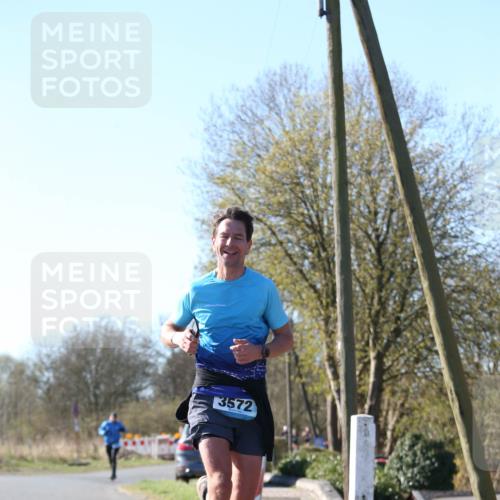 06.04.2025 - 44. Internationalen Wilhelmsburger Insellauf Jannik Wohlers http://msf.ph/oto/7620840 06.04.2025 10:08:06 Laufen 3572 meine-sportfotos.de