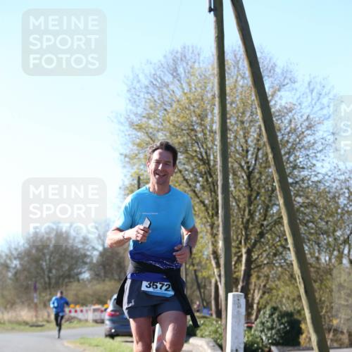 06.04.2025 - 44. Internationalen Wilhelmsburger Insellauf Jannik Wohlers http://msf.ph/oto/7620843 06.04.2025 10:08:06 Laufen 3572 meine-sportfotos.de