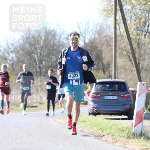 06.04.2025 - 44. Internationalen Wilhelmsburger Insellauf Jannik Wohlers http://msf.ph/oto/7620975 06.04.2025 10:09:07 Laufen 4322, 4323 meine-sportfotos.de