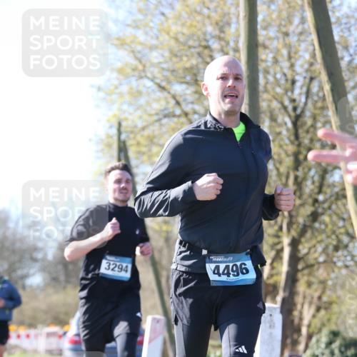 06.04.2025 - 44. Internationalen Wilhelmsburger Insellauf Jannik Wohlers http://msf.ph/oto/7620996 06.04.2025 10:09:15 Laufen 3294, 4496 meine-sportfotos.de