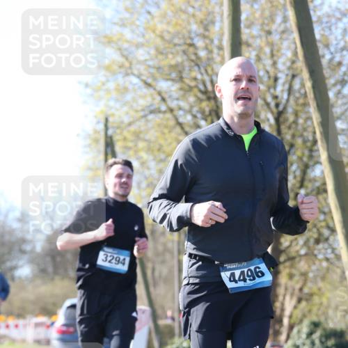 06.04.2025 - 44. Internationalen Wilhelmsburger Insellauf Jannik Wohlers http://msf.ph/oto/7620998 06.04.2025 10:09:15 Laufen 3294, 4496 meine-sportfotos.de