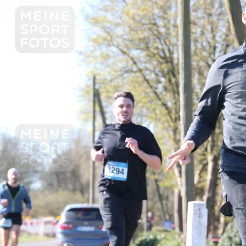 06.04.2025 - 44. Internationalen Wilhelmsburger Insellauf Jannik Wohlers http://msf.ph/oto/7621001 06.04.2025 10:09:15 Laufen 3294 meine-sportfotos.de