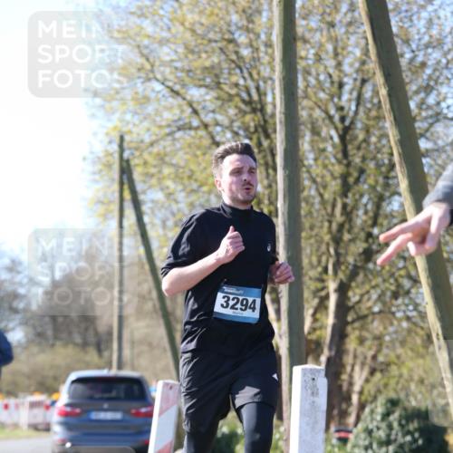 06.04.2025 - 44. Internationalen Wilhelmsburger Insellauf Jannik Wohlers http://msf.ph/oto/7621009 06.04.2025 10:09:15 Laufen 3294 meine-sportfotos.de