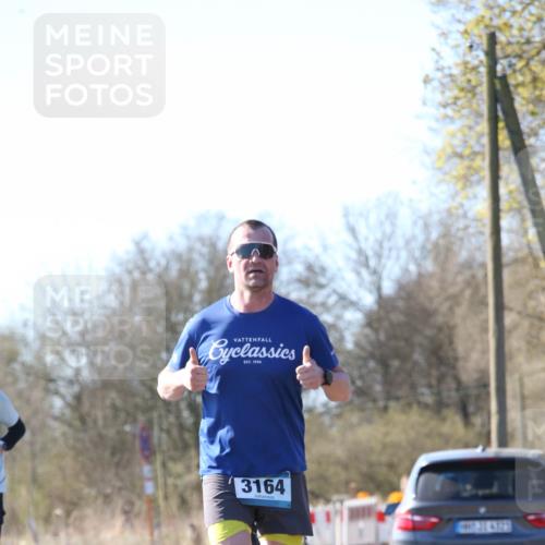 06.04.2025 - 44. Internationalen Wilhelmsburger Insellauf Jannik Wohlers http://msf.ph/oto/7621027 06.04.2025 10:09:20 Laufen 3164 meine-sportfotos.de