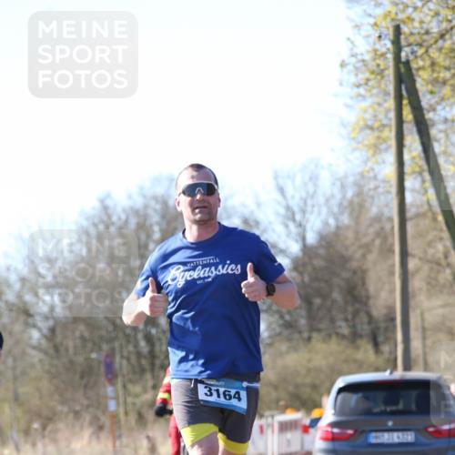 06.04.2025 - 44. Internationalen Wilhelmsburger Insellauf Jannik Wohlers http://msf.ph/oto/7621029 06.04.2025 10:09:20 Laufen 3164, 1436, 31, 6353 meine-sportfotos.de