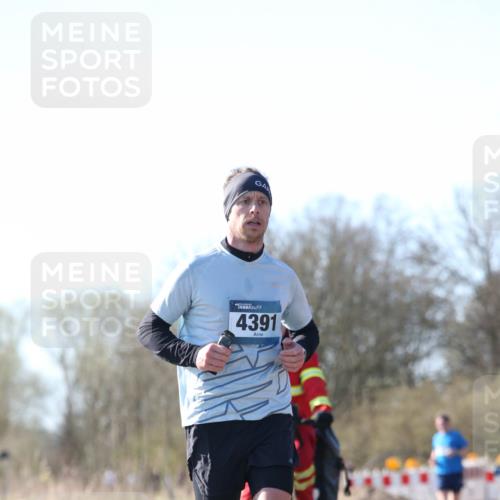 06.04.2025 - 44. Internationalen Wilhelmsburger Insellauf Jannik Wohlers http://msf.ph/oto/7621038 06.04.2025 10:09:23 Laufen 4391 meine-sportfotos.de