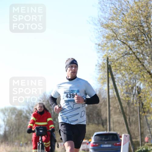 06.04.2025 - 44. Internationalen Wilhelmsburger Insellauf Jannik Wohlers http://msf.ph/oto/7621041 06.04.2025 10:09:24 Laufen 439 meine-sportfotos.de