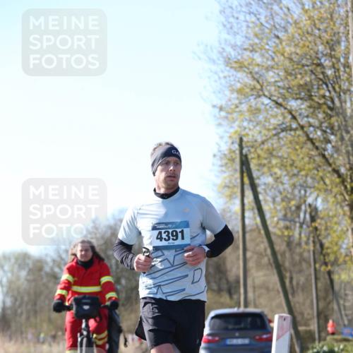 06.04.2025 - 44. Internationalen Wilhelmsburger Insellauf Jannik Wohlers http://msf.ph/oto/7621042 06.04.2025 10:09:24 Laufen 4391 meine-sportfotos.de