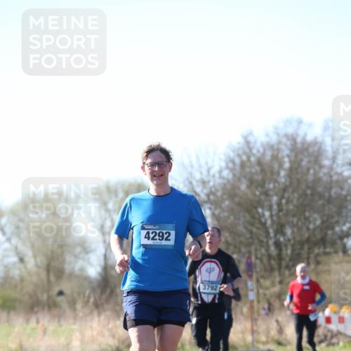 06.04.2025 - 44. Internationalen Wilhelmsburger Insellauf Jannik Wohlers http://msf.ph/oto/7621051 06.04.2025 10:09:34 Laufen 4292, 3792 meine-sportfotos.de