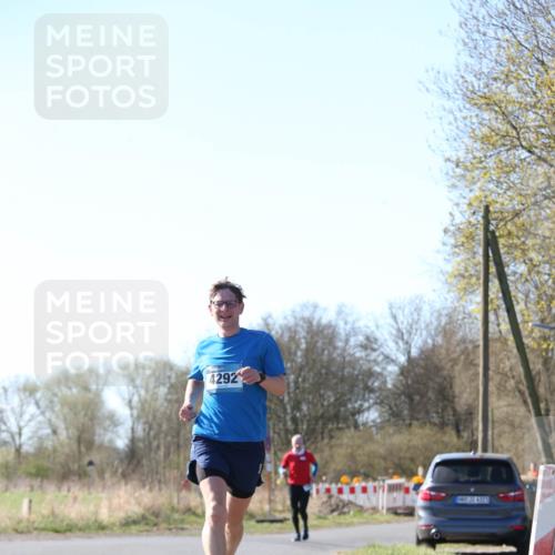 06.04.2025 - 44. Internationalen Wilhelmsburger Insellauf Jannik Wohlers http://msf.ph/oto/7621054 06.04.2025 10:09:34 Laufen 4292 meine-sportfotos.de