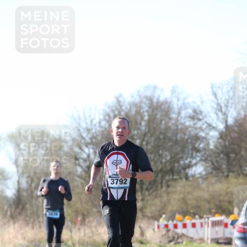06.04.2025 - 44. Internationalen Wilhelmsburger Insellauf Jannik Wohlers http://msf.ph/oto/7621059 06.04.2025 10:09:36 Laufen 3836, 3792 meine-sportfotos.de