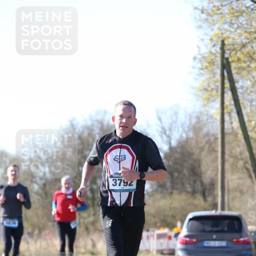 06.04.2025 - 44. Internationalen Wilhelmsburger Insellauf Jannik Wohlers http://msf.ph/oto/7621062 06.04.2025 10:09:38 Laufen 3792 meine-sportfotos.de