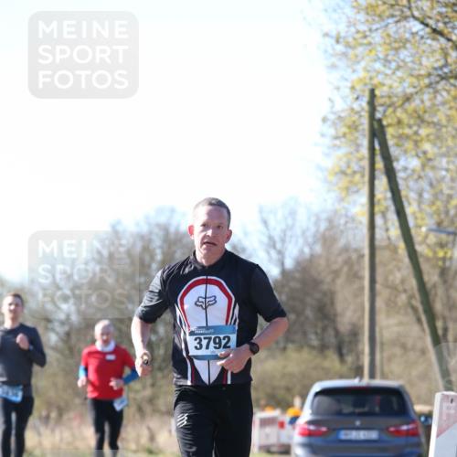 06.04.2025 - 44. Internationalen Wilhelmsburger Insellauf Jannik Wohlers http://msf.ph/oto/7621063 06.04.2025 10:09:38 Laufen 3792 meine-sportfotos.de