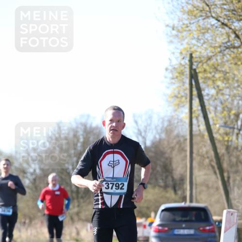 06.04.2025 - 44. Internationalen Wilhelmsburger Insellauf Jannik Wohlers http://msf.ph/oto/7621064 06.04.2025 10:09:38 Laufen 3, 3792 meine-sportfotos.de