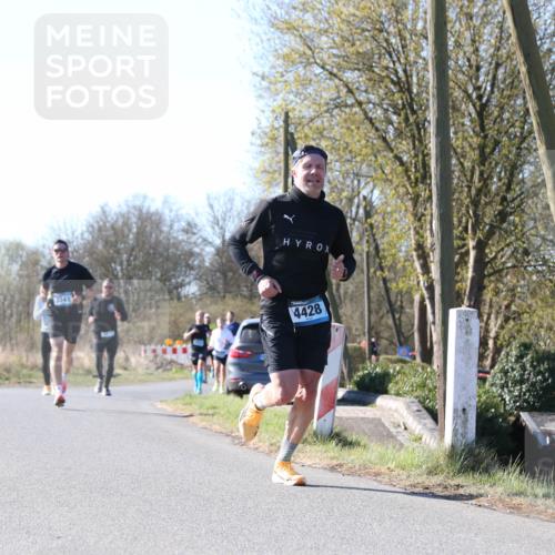 06.04.2025 - 44. Internationalen Wilhelmsburger Insellauf Jannik Wohlers http://msf.ph/oto/7621099 06.04.2025 10:10:14 Laufen 3341, 4428 meine-sportfotos.de