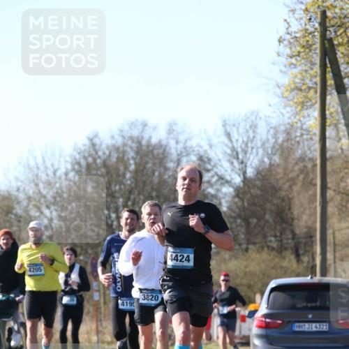 06.04.2025 - 44. Internationalen Wilhelmsburger Insellauf Jannik Wohlers http://msf.ph/oto/7621121 06.04.2025 10:10:21 Laufen 4205, 4195, 3820, 4424, 31, 4321 meine-sportfotos.de