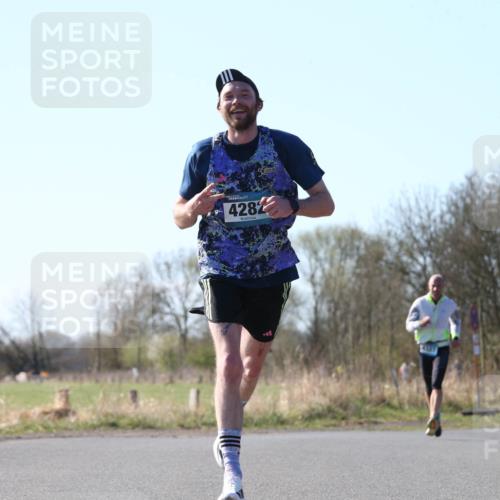 06.04.2025 - 44. Internationalen Wilhelmsburger Insellauf Jannik Wohlers http://msf.ph/oto/7621272 06.04.2025 10:11:45 Laufen 4282 meine-sportfotos.de