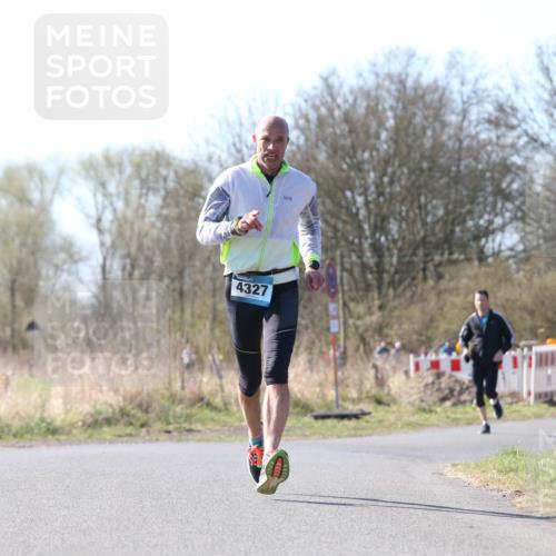 06.04.2025 - 44. Internationalen Wilhelmsburger Insellauf Jannik Wohlers http://msf.ph/oto/7621279 06.04.2025 10:11:49 Laufen 4327, 43 meine-sportfotos.de