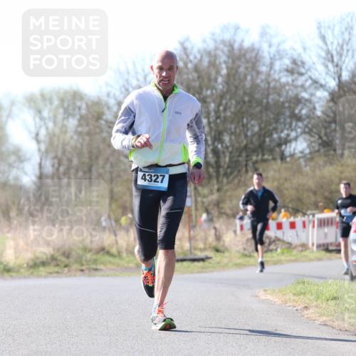 06.04.2025 - 44. Internationalen Wilhelmsburger Insellauf Jannik Wohlers http://msf.ph/oto/7621280 06.04.2025 10:11:50 Laufen 4327, 4321 meine-sportfotos.de