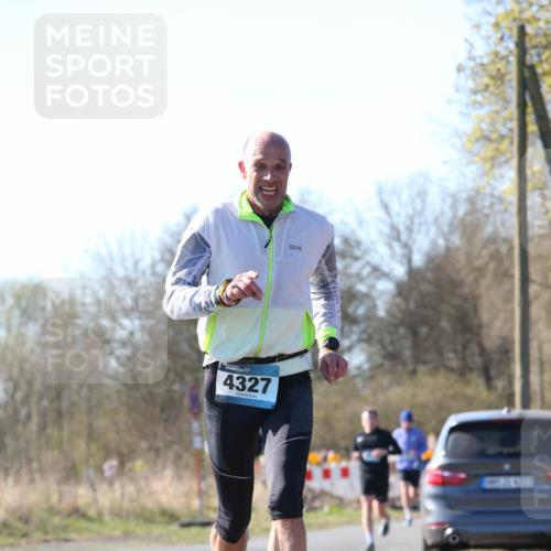06.04.2025 - 44. Internationalen Wilhelmsburger Insellauf Jannik Wohlers http://msf.ph/oto/7621283 06.04.2025 10:11:51 Laufen 4327 meine-sportfotos.de