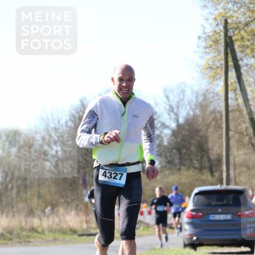 06.04.2025 - 44. Internationalen Wilhelmsburger Insellauf Jannik Wohlers http://msf.ph/oto/7621284 06.04.2025 10:11:51 Laufen 4327 meine-sportfotos.de