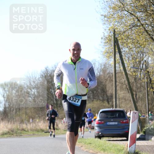 06.04.2025 - 44. Internationalen Wilhelmsburger Insellauf Jannik Wohlers http://msf.ph/oto/7621287 06.04.2025 10:11:52 Laufen 4327 meine-sportfotos.de