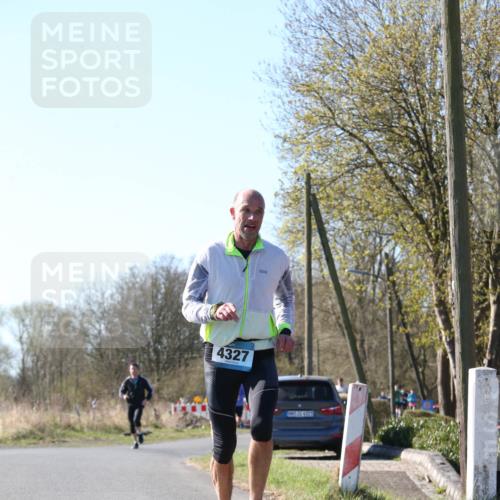 06.04.2025 - 44. Internationalen Wilhelmsburger Insellauf Jannik Wohlers http://msf.ph/oto/7621290 06.04.2025 10:11:52 Laufen 4327, 146, 31, 4323 meine-sportfotos.de