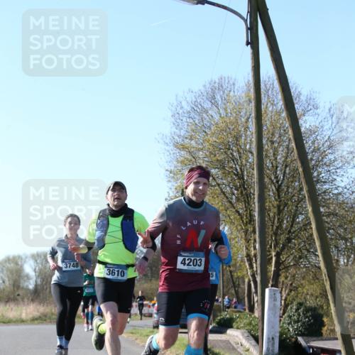06.04.2025 - 44. Internationalen Wilhelmsburger Insellauf Jannik Wohlers http://msf.ph/oto/7621321 06.04.2025 10:12:13 Laufen 3748, 4873, 3610, 4203, 5 meine-sportfotos.de
