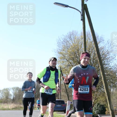 06.04.2025 - 44. Internationalen Wilhelmsburger Insellauf Jannik Wohlers http://msf.ph/oto/7621323 06.04.2025 10:12:13 Laufen 3748, 3610, 4203 meine-sportfotos.de