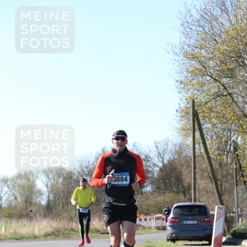 06.04.2025 - 44. Internationalen Wilhelmsburger Insellauf Jannik Wohlers http://msf.ph/oto/7621444 06.04.2025 10:12:45 Laufen 4454, 3884, 31, 4323 meine-sportfotos.de