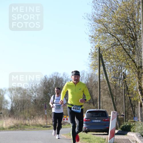 06.04.2025 - 44. Internationalen Wilhelmsburger Insellauf Jannik Wohlers http://msf.ph/oto/7621451 06.04.2025 10:12:49 Laufen 4250, 4454, 31, 4321 meine-sportfotos.de