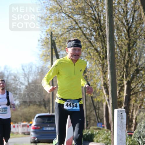 06.04.2025 - 44. Internationalen Wilhelmsburger Insellauf Jannik Wohlers http://msf.ph/oto/7621456 06.04.2025 10:12:50 Laufen 4250, 4454 meine-sportfotos.de