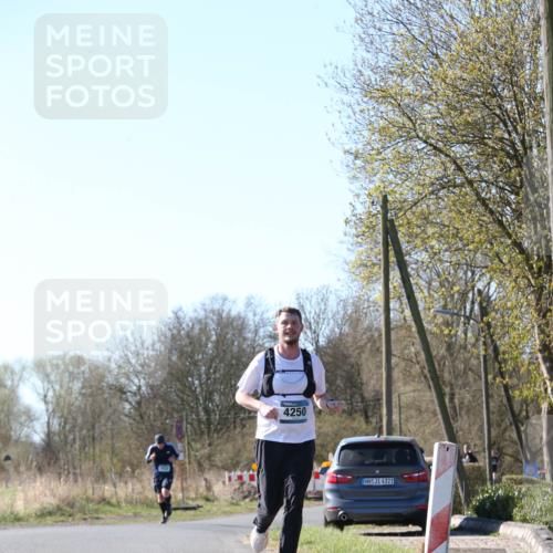 06.04.2025 - 44. Internationalen Wilhelmsburger Insellauf Jannik Wohlers http://msf.ph/oto/7621459 06.04.2025 10:12:51 Laufen 4250, 31, 4321 meine-sportfotos.de