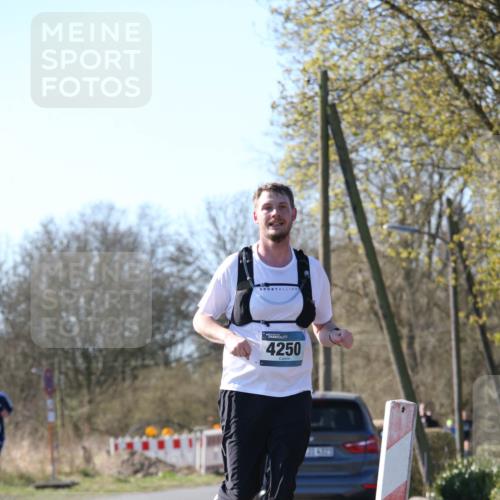 06.04.2025 - 44. Internationalen Wilhelmsburger Insellauf Jannik Wohlers http://msf.ph/oto/7621462 06.04.2025 10:12:52 Laufen 4250 meine-sportfotos.de