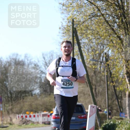 06.04.2025 - 44. Internationalen Wilhelmsburger Insellauf Jannik Wohlers http://msf.ph/oto/7621464 06.04.2025 10:12:52 Laufen 4250 meine-sportfotos.de