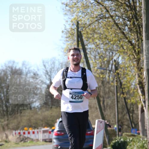 06.04.2025 - 44. Internationalen Wilhelmsburger Insellauf Jannik Wohlers http://msf.ph/oto/7621465 06.04.2025 10:12:52 Laufen 4250 meine-sportfotos.de
