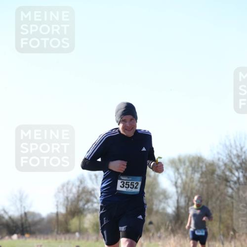 06.04.2025 - 44. Internationalen Wilhelmsburger Insellauf Jannik Wohlers http://msf.ph/oto/7621470 06.04.2025 10:13:01 Laufen 3552 meine-sportfotos.de