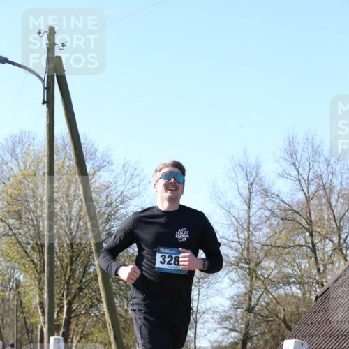 06.04.2025 - 44. Internationalen Wilhelmsburger Insellauf Jannik Wohlers http://msf.ph/oto/7621521 06.04.2025 10:13:21 Laufen 328 meine-sportfotos.de