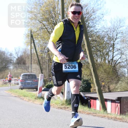 06.04.2025 - 44. Internationalen Wilhelmsburger Insellauf Jannik Wohlers http://msf.ph/oto/7621593 06.04.2025 10:14:09 Laufen 2023, 5206 meine-sportfotos.de