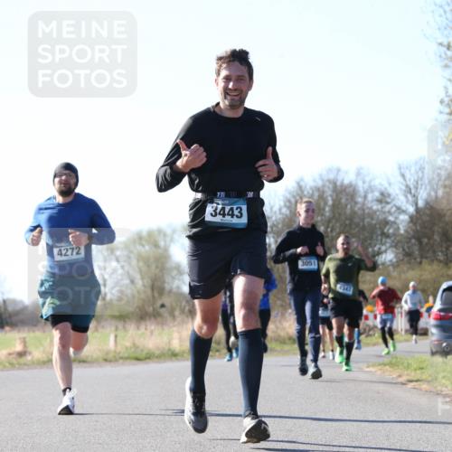 06.04.2025 - 44. Internationalen Wilhelmsburger Insellauf Jannik Wohlers http://msf.ph/oto/7621648 06.04.2025 10:14:47 Laufen 4272, 7320, 3443, 3, 3051, 4347 meine-sportfotos.de